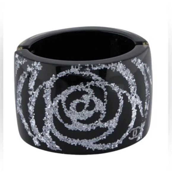 🌺Chanel🌺Glitter Camellia Rose Wide Resin CC Hinged Bracelet - Picture 1 of 6